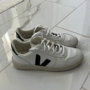 Veja V-10 sneakers